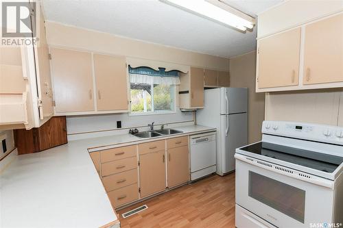 414 Ussher Street, Kerrobert, SK - Indoor Photo Showing Kitchen With Double Sink