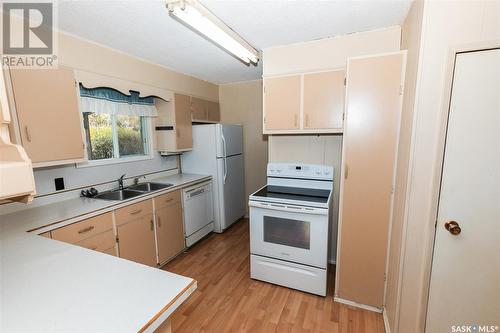 414 Ussher Street, Kerrobert, SK - Indoor Photo Showing Kitchen With Double Sink