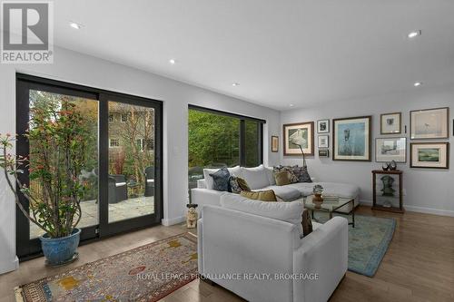 204 Alwington Place, Kingston (Central City East), ON - Indoor Photo Showing Living Room