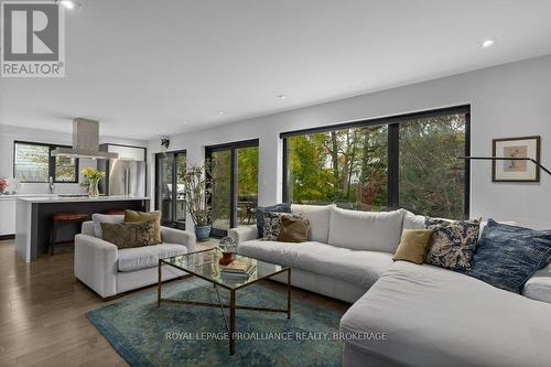 204 Alwington Place, Kingston (Central City East), ON - Indoor Photo Showing Living Room