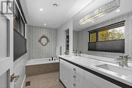 204 Alwington Place, Kingston (Central City East), ON - Indoor Photo Showing Bathroom