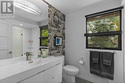 204 Alwington Place, Kingston (Central City East), ON - Indoor Photo Showing Bathroom