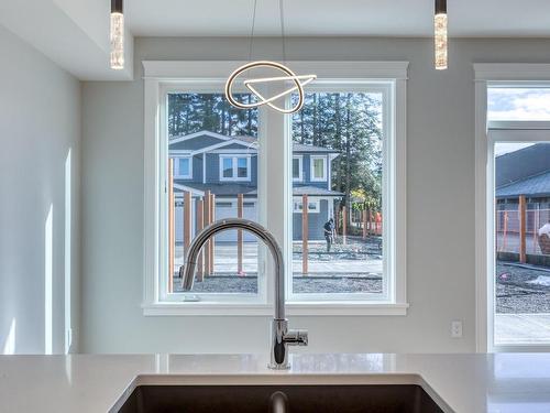 1790 15Th St, Courtenay, BC - Indoor Photo Showing Kitchen