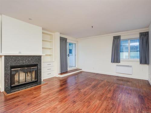 106-1110 Oscar St, Victoria, BC - Indoor Photo Showing Living Room With Fireplace