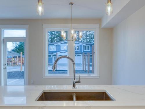 1786 15Th St, Courtenay, BC - Indoor Photo Showing Kitchen With Double Sink