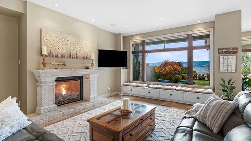 4100 Lakeshore Road, Kelowna, BC - Indoor Photo Showing Living Room With Fireplace