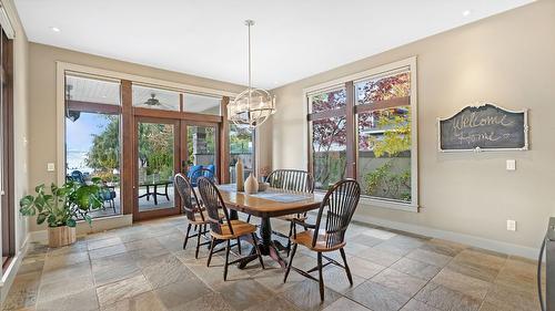 4100 Lakeshore Road, Kelowna, BC - Indoor Photo Showing Dining Room