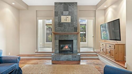 4100 Lakeshore Road, Kelowna, BC - Indoor Photo Showing Living Room With Fireplace