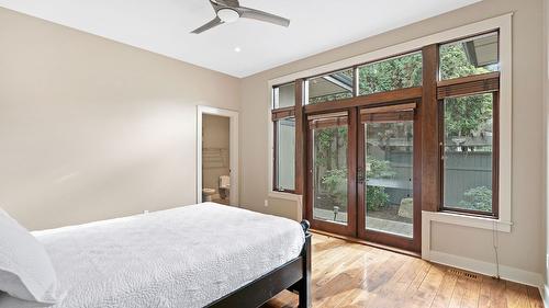 4100 Lakeshore Road, Kelowna, BC - Indoor Photo Showing Bedroom