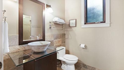 4100 Lakeshore Road, Kelowna, BC - Indoor Photo Showing Bathroom