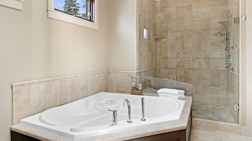 4100 Lakeshore Road, Kelowna, BC - Indoor Photo Showing Bathroom