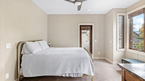 4100 Lakeshore Road, Kelowna, BC - Indoor Photo Showing Bedroom