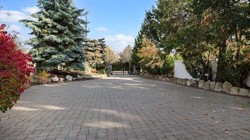 4100 Lakeshore Road, Kelowna, BC - Outdoor