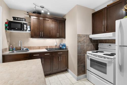 2160 Shelby Crescent, West Kelowna, BC - Indoor Photo Showing Kitchen