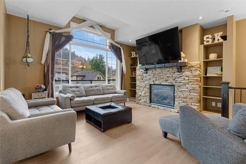 2160 Shelby Crescent, West Kelowna, BC - Indoor Photo Showing Living Room With Fireplace