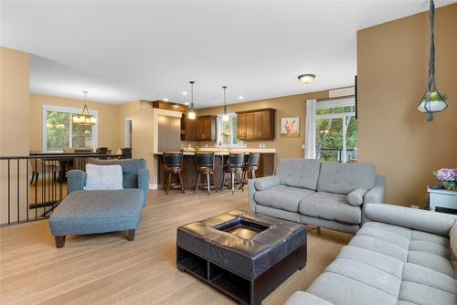 2160 Shelby Crescent, West Kelowna, BC - Indoor Photo Showing Living Room