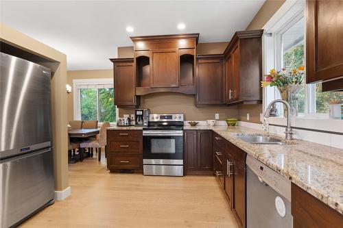 2160 Shelby Crescent, West Kelowna, BC - Indoor Photo Showing Kitchen With Double Sink With Upgraded Kitchen