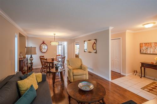 502 Red Wing Drive, Penticton, BC - Indoor Photo Showing Living Room