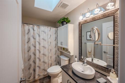 502 Red Wing Drive, Penticton, BC - Indoor Photo Showing Bathroom