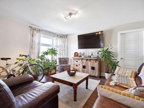 Salon - 13950Z  - 13952Z Rue Gilles, Mirabel, QC - Indoor Photo Showing Living Room