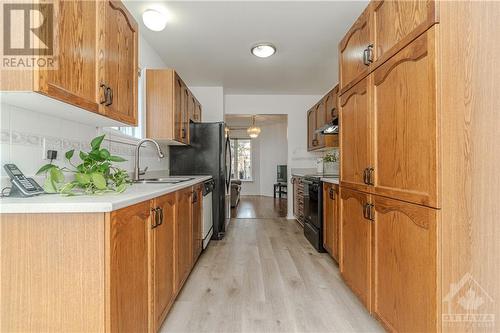 183 Markland Crescent, Ottawa, ON - Indoor Photo Showing Kitchen