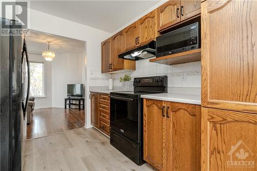 183 Markland Crescent, Ottawa, ON - Indoor Photo Showing Kitchen