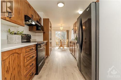 183 Markland Crescent, Ottawa, ON - Indoor Photo Showing Kitchen