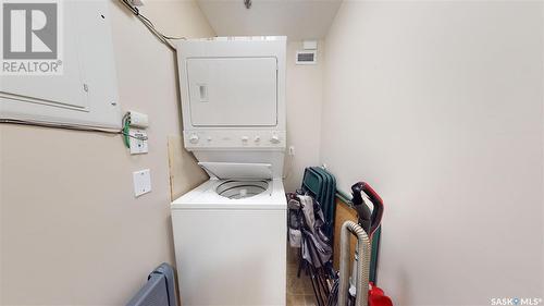 305 E 1300 Stockton Street N, Regina, SK - Indoor Photo Showing Laundry Room