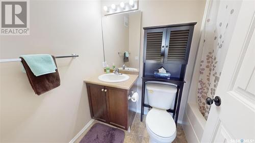 305 E 1300 Stockton Street N, Regina, SK - Indoor Photo Showing Bathroom