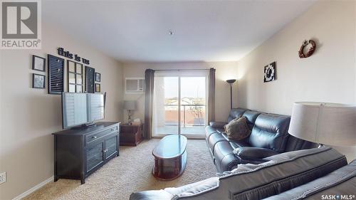 305 E 1300 Stockton Street N, Regina, SK - Indoor Photo Showing Living Room