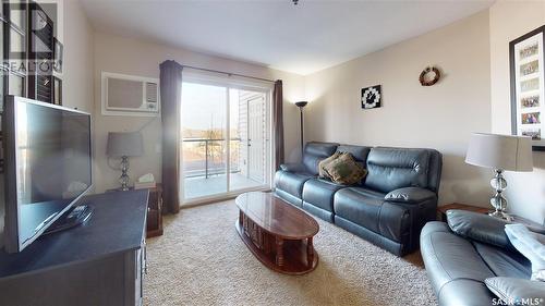 305 E 1300 Stockton Street N, Regina, SK - Indoor Photo Showing Living Room