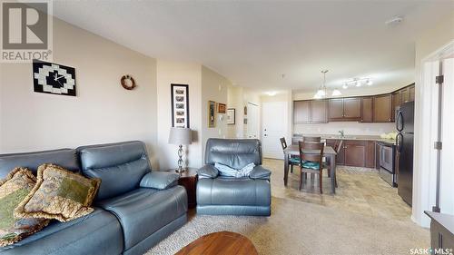 305 E 1300 Stockton Street N, Regina, SK - Indoor Photo Showing Living Room