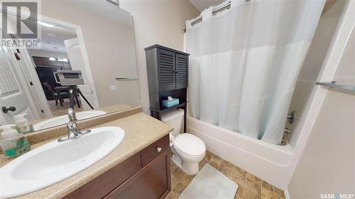 305 E 1300 Stockton Street N, Regina, SK - Indoor Photo Showing Bathroom