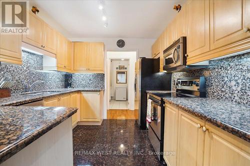 215 - 2085 Amherst Heights Drive, Burlington, ON - Indoor Photo Showing Kitchen