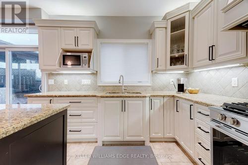 8036 Sheridan Court, West Lincoln, ON - Indoor Photo Showing Kitchen With Upgraded Kitchen