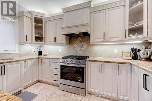 8036 Sheridan Court, West Lincoln, ON - Indoor Photo Showing Kitchen With Upgraded Kitchen