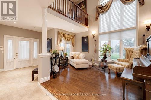 8036 Sheridan Court, West Lincoln, ON - Indoor Photo Showing Living Room