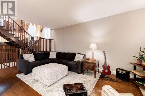 8036 Sheridan Court, West Lincoln, ON - Indoor Photo Showing Living Room