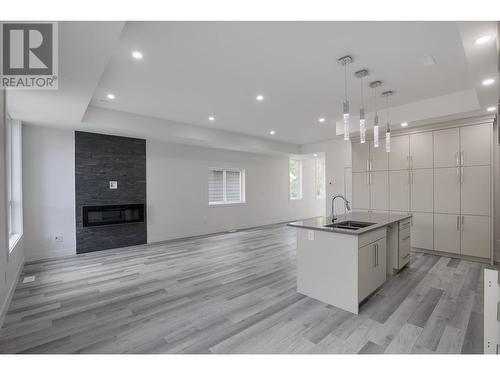 154 Williams Street, Kamloops, BC - Indoor Photo Showing Kitchen With Double Sink