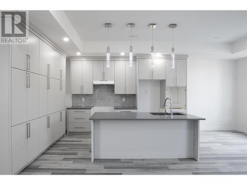 154 Williams Street, Kamloops, BC - Indoor Photo Showing Kitchen With Upgraded Kitchen