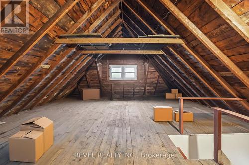 16 Senator Avenue, Hamilton, ON - Indoor Photo Showing Other Room