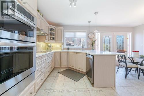 697 Auger Terrace, Milton, ON - Indoor Photo Showing Kitchen With Upgraded Kitchen