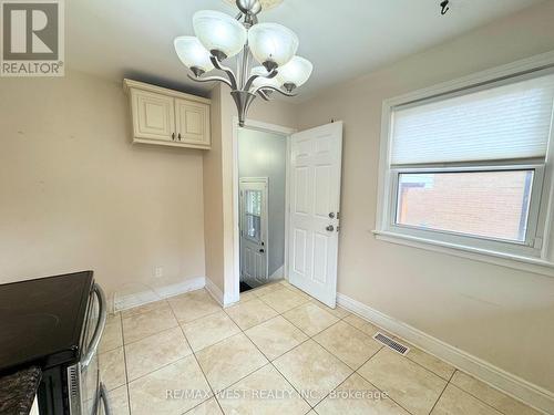 105 Kings Forest Drive, Hamilton, ON - Indoor Photo Showing Other Room