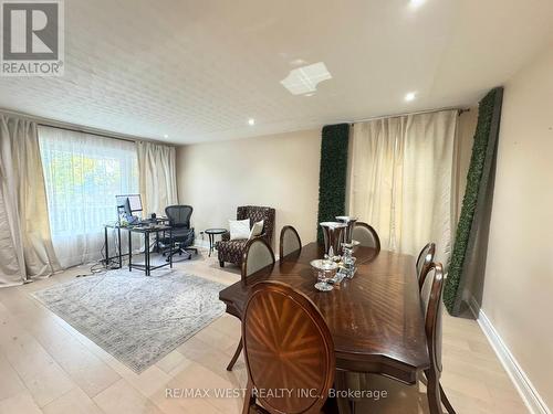 105 Kings Forest Drive, Hamilton, ON - Indoor Photo Showing Dining Room