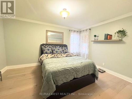 105 Kings Forest Drive, Hamilton, ON - Indoor Photo Showing Bedroom