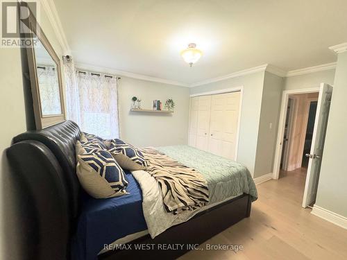 105 Kings Forest Drive, Hamilton, ON - Indoor Photo Showing Bedroom