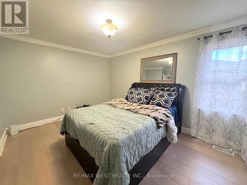 105 Kings Forest Drive, Hamilton, ON - Indoor Photo Showing Bedroom