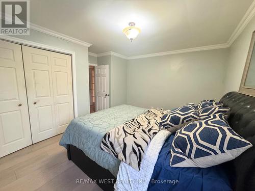 105 Kings Forest Drive, Hamilton, ON - Indoor Photo Showing Bedroom