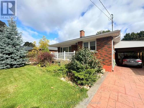 105 Kings Forest Drive, Hamilton, ON - Outdoor