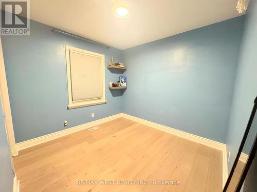 105 Kings Forest Drive, Hamilton, ON - Indoor Photo Showing Other Room